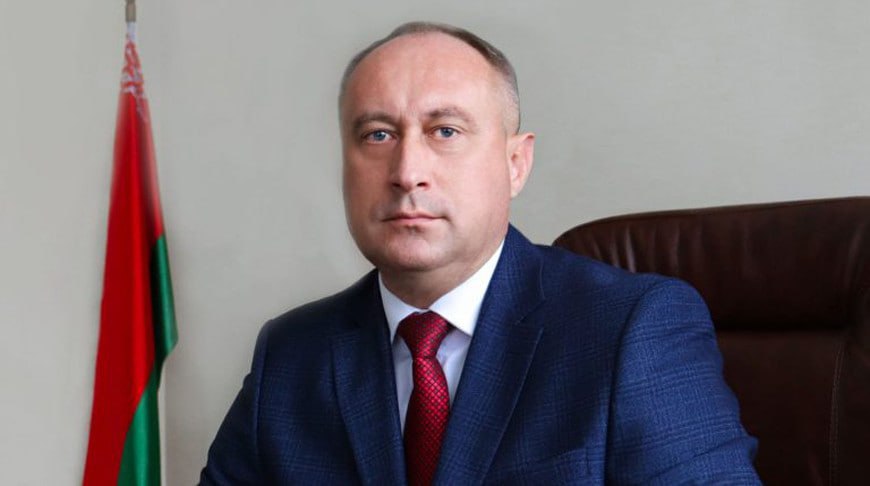 Александр Ломский назначен помощником президента - инспектором по Брестской области До этого он работал первым замминистра сельского хозяйства и продовольствия. Также ранее Ломский занимал пост председателя Клецкого райисполкома 2018-2019 годы и Несвижского райисполкома 2019 — 2024 годы .