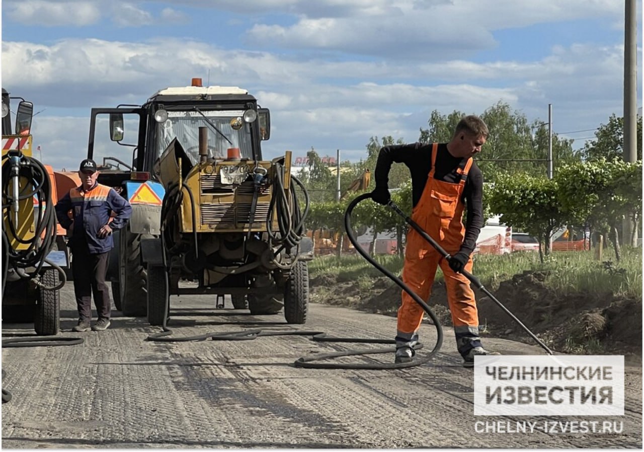 Капремонт второй части проспекта Яшьлек в Челнах проведут с учетом автобусных интересов  Руководитель исполкома города Набережные Челны Фарид Салахов анонсировал проведение капитального ремонта второй части проспекта Яшьлек в 2025 году – от Боровецкого моста до проспекта Мира.  Сейчас идет проектирование будущих работ. Оно предполагает некоторые изменения в транспортной схеме. Это делается в том числе и с учетом создания удобств для автобусных сообщений, которые проходят по проспекту Яшьлек.  Так, например, планируется построить съезд с улицы Шамиля Усманова на проспект Яшьлек. Развороты также будут проектироваться с соблюдением интересов и автомобилистов, и общественного транспорта.