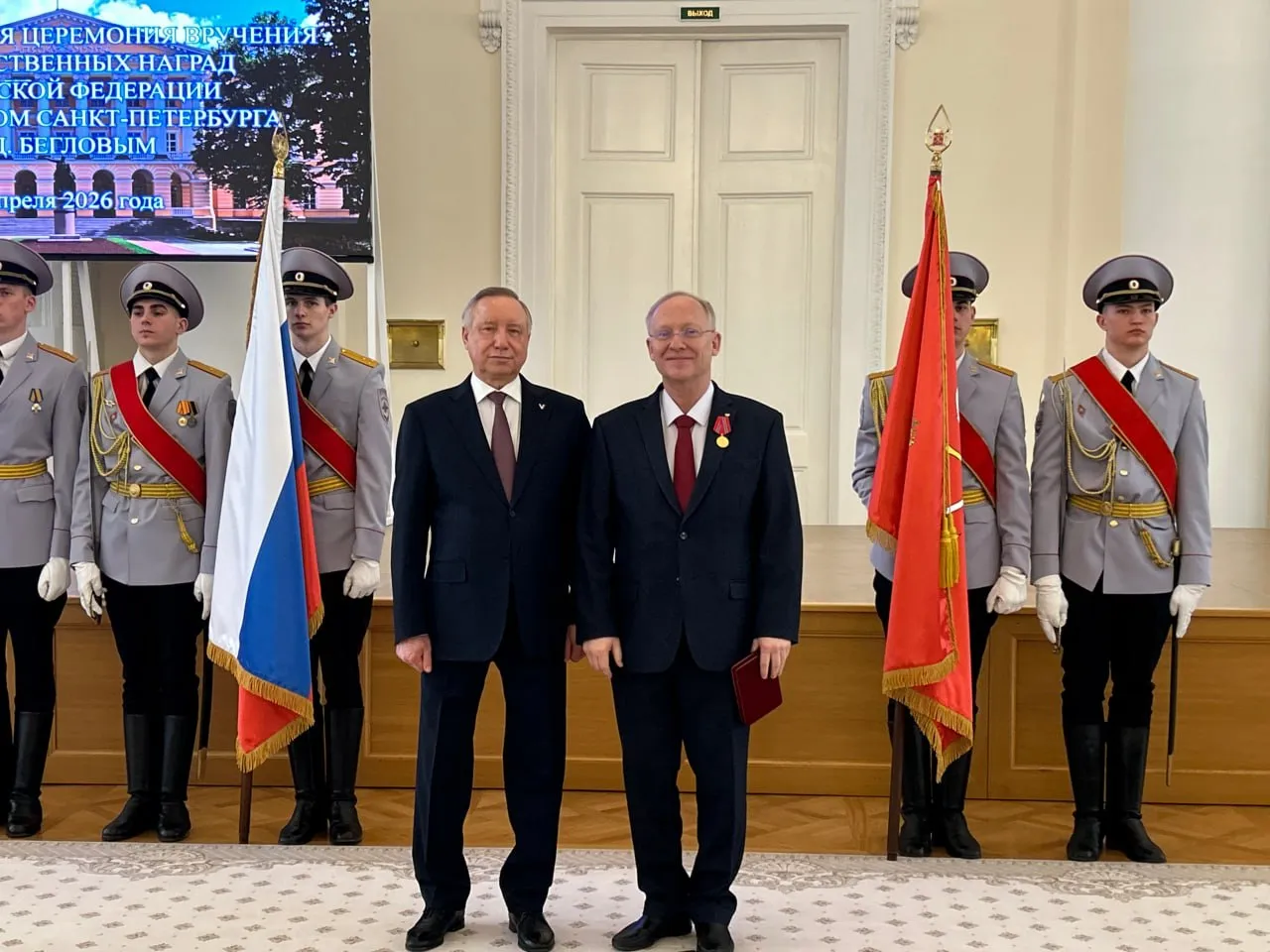 Ни минуты покоя от поводов для гордости Сегодня по указу Владимира Путина Губернатор Санкт Петербурга Александр Беглов вручил руководителю Дирекции культурных программ и молодежного творчества Борису Кондину Медаль За труды в культуре и искусстве Торжественная церемония прошла в Смольном Председатель Комитета по науке и высшей школе Правительства Санкт Петербурга Андрей Максимов отметил Заслуженная награда за труды во славу высшей школы за преданность делу и неоценимый вклад в формирование духовно нравственных ценностей студентов Политеха Поздравляем МАКС ВК RUTUBE