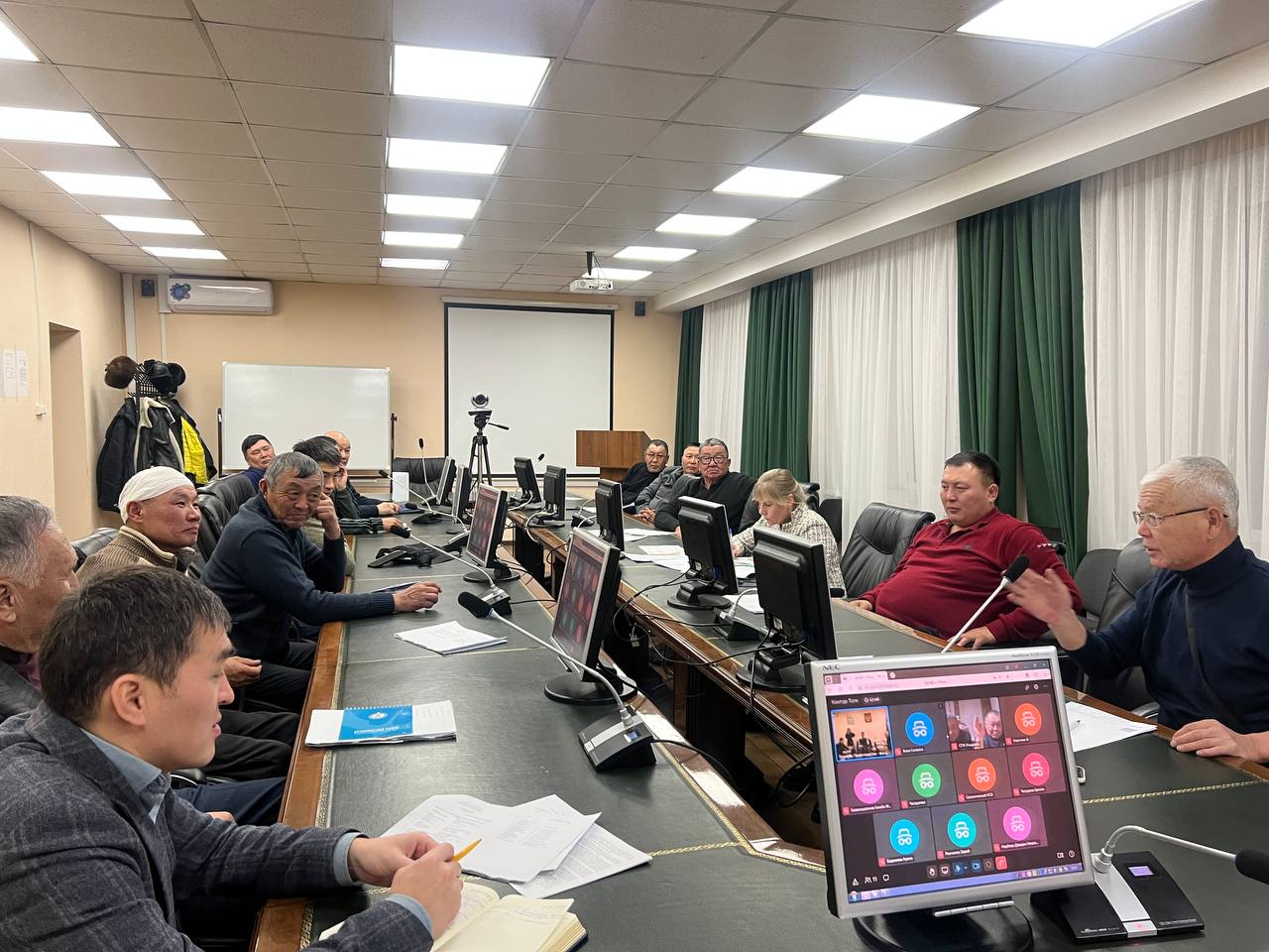 Овцеводы Бурятии объединятся в союз В Бурятии дан старт созданию ассоциации овцеводов Решение было принято по итогам работы круглых столов на выставке племенных животных БайкалАгро 2025 Целью новой организации является консолидация усилий хозяйств для дальнейшего развития отрасли и вывода ее на новый уровень Бурятия Подробности в Номер один Сообщить нам свою новость можно по кнопке Письмо в редакцию