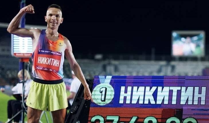Никитин готовится пробежать 21 1 км быстрее 60 минут на Казанском полумарафоне Сегодня 5 октября в столице РТ проходит национальный Казанский полумарафон который традиционно завершит беговой сезон в Татарстане В этом году главной интригой Казанского полумарафона может стать очередной рекорд легкоатлета Владимира Никитина который готовится пробежать дистанцию 21 1 км быстрее 60 мин Никитин является многократным чемпионом и рекордсменом России в беге на средние и дальние дистанции Читать полностью