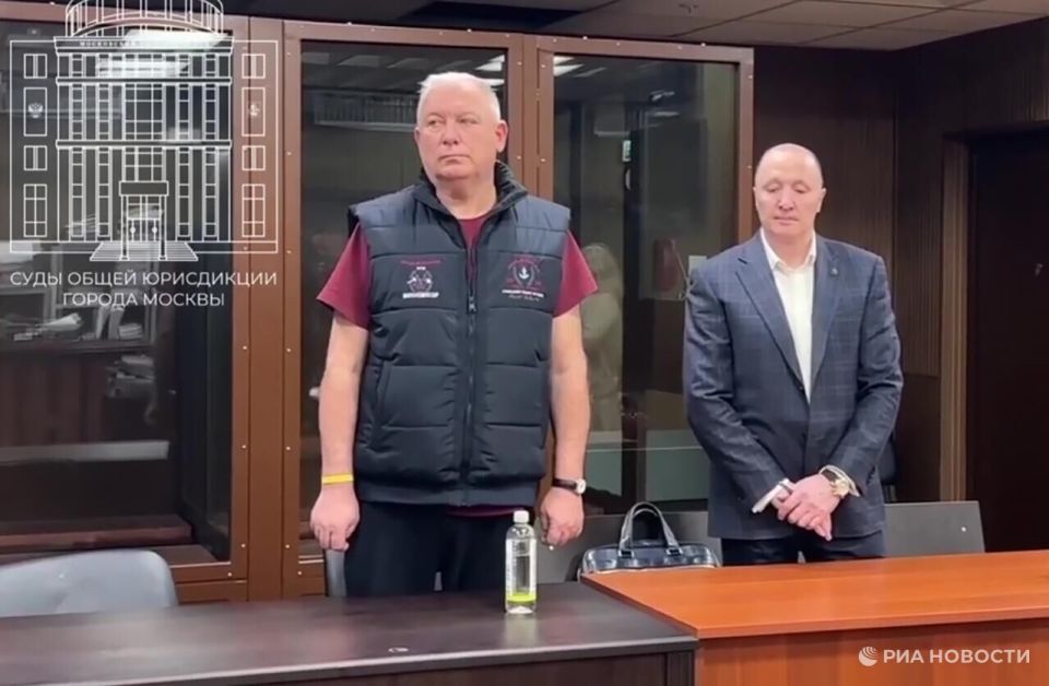 ГП в иске к Вороновскому требует изъять активы в Москве Крыму и на Кубани КРАСНОДАР 21 янв РИА Новости Генпрокуратура по иску к экс депутату Госдумы Анатолию Вороновскому и аффилированным лицам требует обратить в доход РФ объекты недвижимости в Москве Крыму на Кубани и в Карачаево Черкесии следует из документов которые есть в распоряжении РИА Новости Генпрокуратура подала антикоррупционный иск об обращении в доход государства активов Вороновского депутата Госдумы Андрея Дорошенко и депутата заксобрания Краснодарского края Александра Карпенко Всего в иске фигурируют 30 ответчиков и 19 третьих лиц Иск поступил в Центральный районный суд в Сочи Иск к Вороновскому стал очередным звеном масштабной борьбы с коррупцией в Краснодарском крае основанной на результатах проверок проведенных прокуратур Подробнее