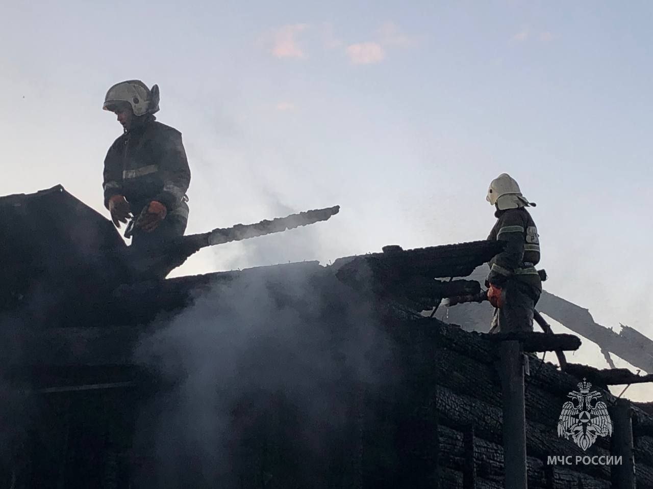 Вчерашний пожар в Новокуйбышевске    8 марта, в 16.37, поступило сообщение о пожаре в частном жилом доме по адресу: г. Новокуйбышевск, п. Липяги, ул. Сызранская, 26.   По прибытии пожарно- спасательных подразделения был установлено, что горит частный деревянный жилой дом на площади 120 квадратных метров.  В 18.19 пожар ликвидирован, погибших и пострадавших нет.   Для тушения пожара привлекались 25 специалистов и 7 единиц техники.  Причина пожара устанавливается.