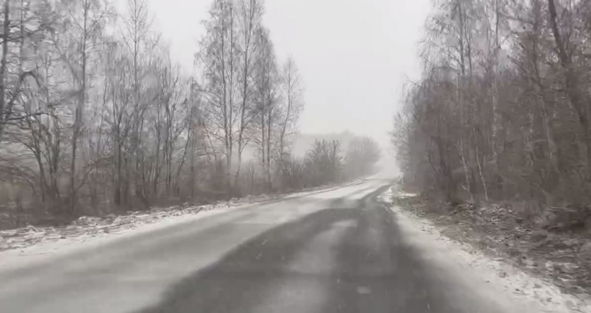 В Орловской области начался снегопад     В Орловскую область после ранней весны и теплой погоды вернулся снег. Снегопад начался в субботу около часа дня.  ↗  Прислать новость   Подписаться