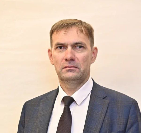 Первым заместителем министра строительства Бурятии назначен Дмитрий Кобунов. До этого он более шести лет трудился в должности заместителя министра строительства, отвечал за реализацию программ капитального строительства