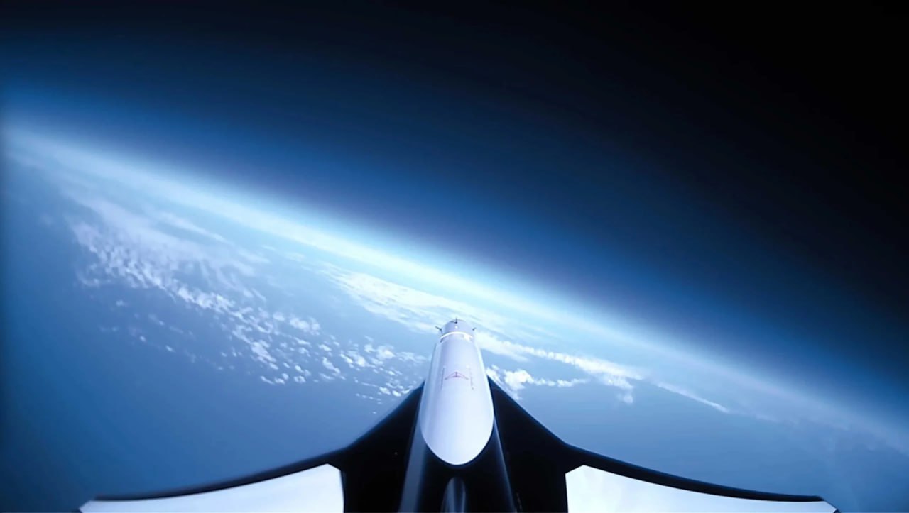 Сверхзвуковой космоплан Dawn Aerospace может стать суборбитальным разведчиком  Космический стартап Dawn Aerospace завершил первый демонстрационный полет суборбитального космоплана «Аврора», на борту которого впервые находился комплекс оптических приборов «Morning Sparrow», разработанный Scout Space. Оборудование предназначено для сбора разведданных на сверхнизкой околоземной орбите. Как следует из пресс-релиза, это важный шаг в интеграции систем контроля космического пространства с суборбитальными сверхзвуковыми самолетами.