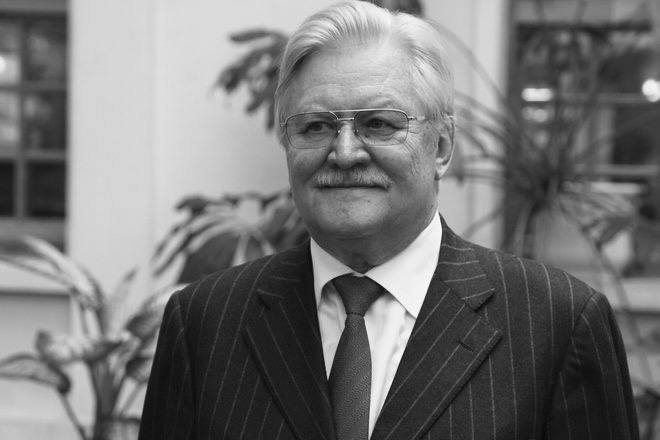 Ушёл из жизни Юрий Кара В Ялте на 71-м году жизни скончался кинорежиссёр Юрий Кара. Причина смерти — инфаркт, который стал уже не первым для мастера. Его фильмы оставили неизгладимый след в отечественном кинематографе: «Мастер и Маргарита», «Королев», «Пиры Валтасара, или Ночь со Сталиным», «Воры в законе», «Завтра была война» — эти ленты помнят и ценят зрители. Прощаемся с великим режиссёром, чьи работы навсегда останутся в истории кино. ZAB.RU
