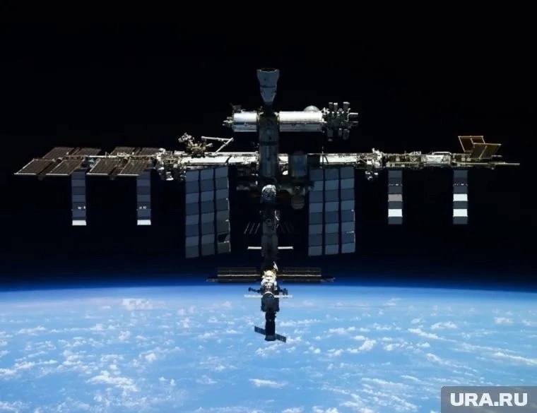 МКС увидят в небе пермяки С 3 по 9 мая наступит период видимости МКС. Ее восход будет начинаться на юго-западе. В Перми она станет видна: 3 мая в 03:36, 4 мая в 02:48, 5 мая в 03:35, 6 мая в 02:47, 7 мая в 03:34, 8 мая в 02:46, 9 мая в 03:33, сообщает Пермский планетарий. Подписаться Дать «буст»