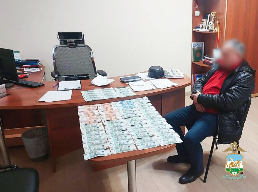 В Башкортостане за получение взятки задержан с поличным главрач одной из больниц Главный врач Красноусольской районной больницы задержан при получении 117 тысяч рублей По предварительным данным он получал деньги от своих подчиненных с 2024 года за покровительство и попустительство по службе Возбуждено уголовное дело сообщили в пресс службе МВД по Республике Башкортостан Спутник FM Уфимская Волна