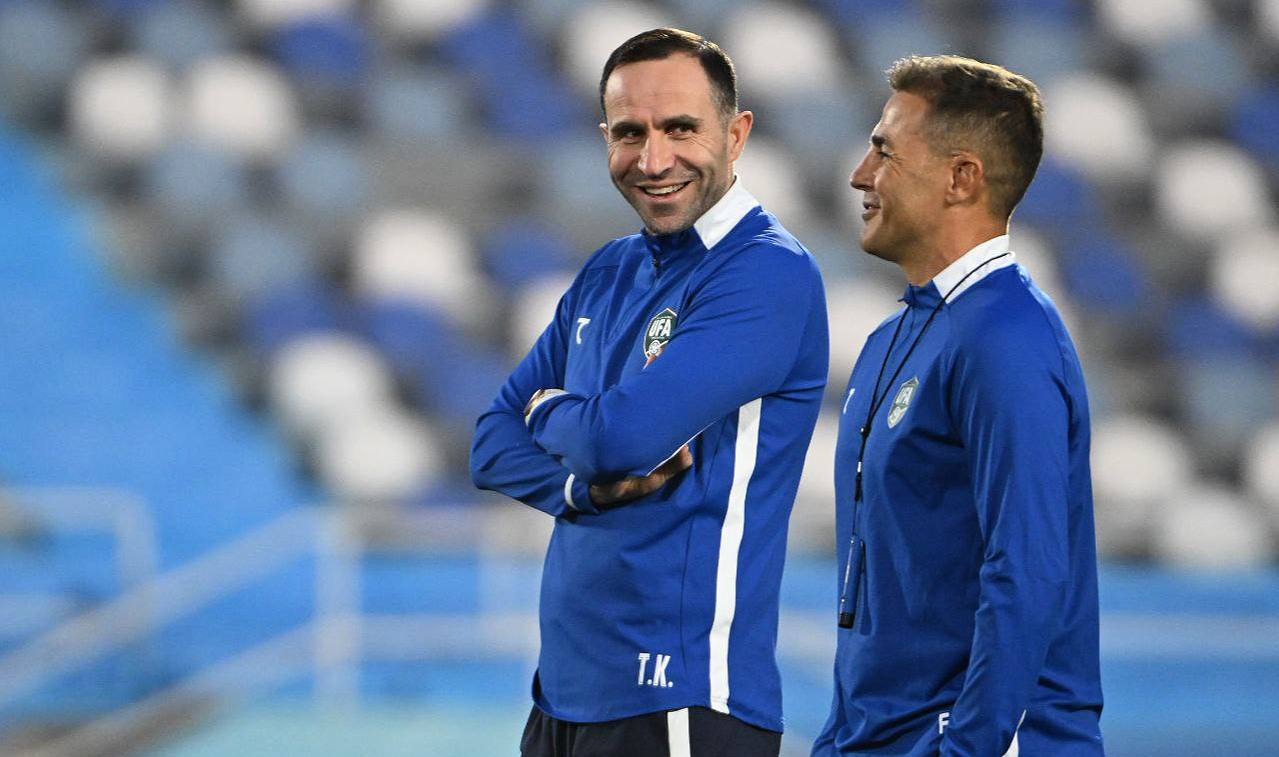 Тимур Кападзе покинул национальную сборную Узбекистана Бывший главный тренер сборной Узбекистана Тимур Кападзе сообщил что намерен продолжить свою деятельность на новом этапе и попросил Ассоциацию футбола Узбекистана освободить его от должности У него есть предложения от клубов внутреннего чемпионата а также из за рубежа uznews uz ru news 104730 uznews