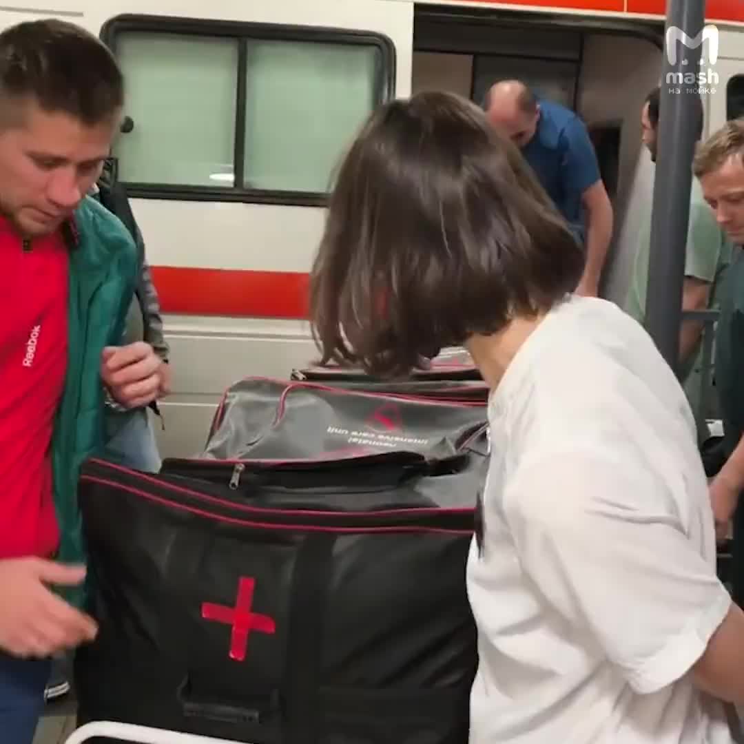Специалисты из Петербурга успешно эвакуировали новорожденную из Великого Новгорода для лечения