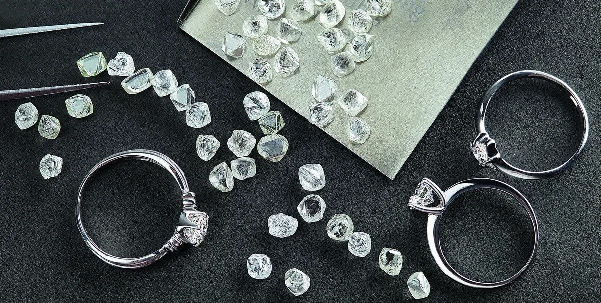 Продажи украшений с искусственными бриллиантами в 2025 году в России выросли в 2 6 раза подсчитали для РИА Новости в Sokolov Самый высокий чек на такие изделия был зафиксирован в Сочи он составил 62 тыс рублей В целом по России он находится на уровне 54 2 тыс рублей Подписаться на РИА Новости экономика Все наши каналы