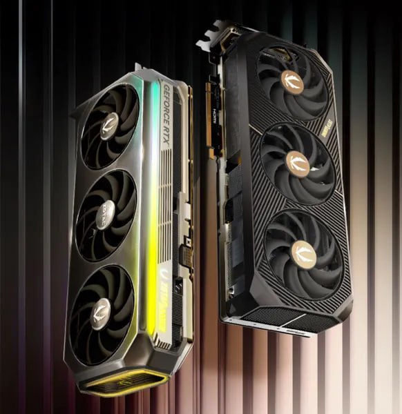 Четыре месяца после анонса, но цены на видеокарты серии RTX 50 все еще значительно выше рекомендованных. Но, вместе с тем, ситуация с ценами постепенно нормализуется — видна четкая тенденция к снижению стоимости. По данным WCCF, GeForce RTX 5090 начала дешеветь в различных регионах, и особенно заметно в Японии. В предыдущие месяцы RTX 5090 продавалась по цене не менее 450 000 йен, а в некоторых случаях достигала 600 000 йен. Однако, начиная с 12 июня, две версии RTX 5090 продаются по цене ниже 400 000 йен. По данным Gazlog, Zotac Gaming GeForce RTX 5090 Solid и Gainward GeForce RTX 5090 Phantom, которые раньше продавались примерно за 440 000 йен около 3050 долларов США , теперь стоят 398 000 йен около 2775 долларов США — существенное снижение стоимости. Несмотря на то, что компьютерные комплектующие обычно дороже в Японии, чем в США и даже Европе, сейчас GeForce RTX 5090 в Японии даже дешевле, чем в других странах.