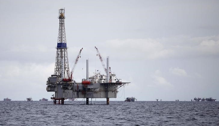 Мировые инвестиции в нефтяную отрасль упадут на 6% в 2025 году  Это будет первое такое сокращение за 10 лет, если не считать коме года COVID-19.    «Снижение инвестиций в нефть обусловлено экономической неопределенностью, более низкими ожиданиями спроса и падением цен», — считают эксперты.  #МЭА #нефть #инвестиции #энергетика #рынок #Oil #IEA #Energy #Investments #OilIndustry