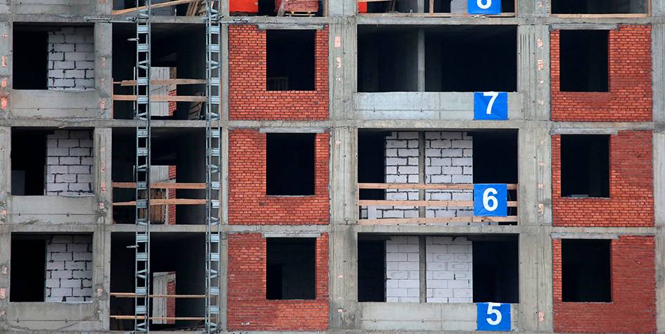 В старой Москве количество квартир продающихся на стадии котлована за год сократилось на 42 8 Застройщики стали реже начинать новые проекты из за сниженного спроса и дорогих кредитов а покупатели стали выбирать готовое жилье часто это обходится дешевле