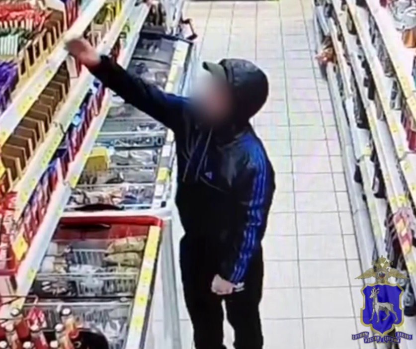 В Тольятти участковый уполномоченный полиции задержал подозреваемого в краже из магазина В отдел полиции по Автозаводскому району Управления МВД России по городу Тольятти обратился представитель сетевого магазина, который сообщил, что неизвестный похитил с прилавка кондитерскую продукцию. Согласно представленным документам, причинённый заявителю ущерб составил более 5 000 рублей.