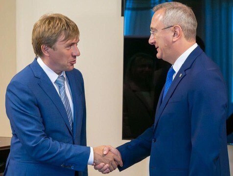 Руководитель Росмолодёжи Григорий Гуров посетил Калужскую область Руководитель Росмолодёжи Григорий Гуров посетил Калугу с рабочей поездкой Были обсуждены новые молодёжные проекты открытие центра развитие туризма и создание вело пешеходного маршрута в Калуге http gtrk kaluga ru news obschestvo news 57156