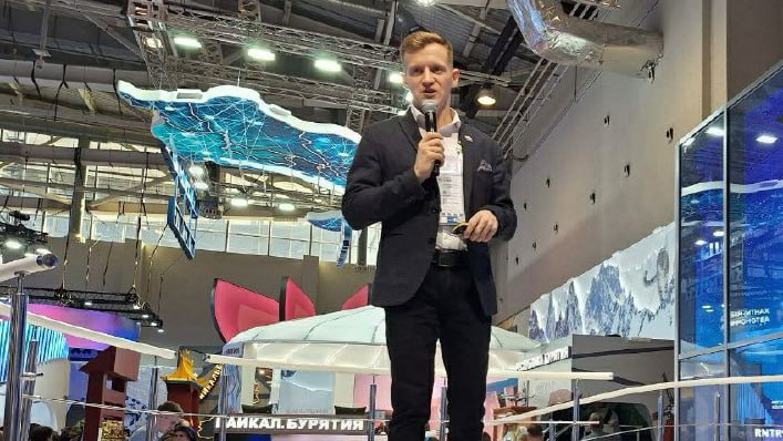 Юрий Трутнев провёл очередную встречу с победителем конкурса «Лидеры России» Ильёй Купряшкиным  Заместитель Председателя Правительства РФ – полномочный представитель Президента РФ в ДФО Юрий Трутнев в качестве наставника встретился с подопечным – Ильёй Владимировичем Купряшкиным, проректором по науке и инновациям Тихоокеанского государственного университета  ТОГУ , об этом сообщает официальный сайт полномочного представителя Президента Российской Федерации в Дальневосточном федеральном округе.   Фото: Пресс-центр полномочного представителя Президента в ДФО.  Подробнее на сайте "Вести. Хабаровск"