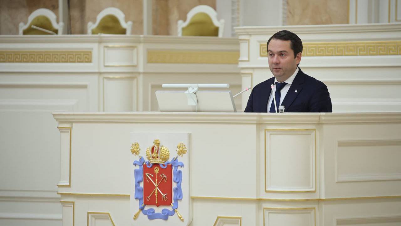 Андрей Чибис представил будущее российской Арктики на форуме RAO CIS OFFSHORE 2025 в Санкт Петербурге В своем докладе губернатор Мурманской области обозначил Арктику как национальную идею XXI века и стратегический регион обеспечивающий значительную долю добычи ключевых ресурсов Андрей Чибис подчеркнул необходимость комплексного подхода для противодействия внешним вызовам включая санкционное давление и милитаризацию региона и отметил важность инициированного президентского проекта Главсевморпуть 2 0 для развития Северного морского пути решения инфраструктурных проблем создания комфортной среды для жизни и привлечения инвестиций Фото правительство Мурманской области Все самые важные новости Telegram MAX