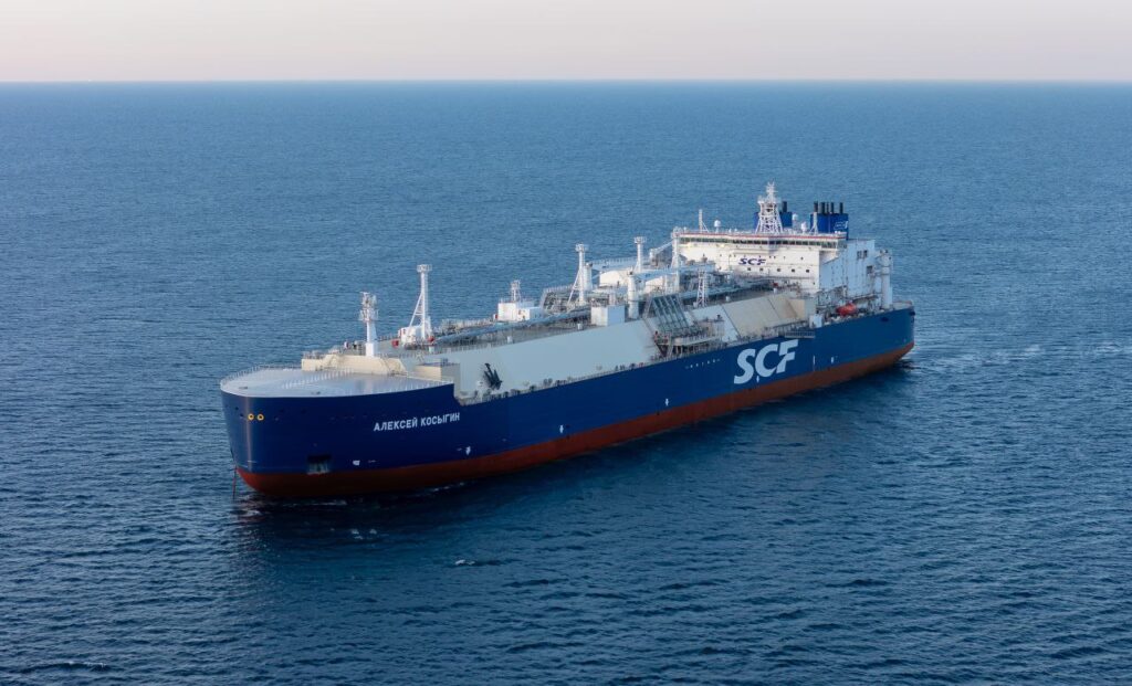 Первый газовоз российской постройки   seanews ru 2025 12 24 ru pervyj gazovoz rossijskoj postrojki Группа компаний Совкомфлот приняла в эксплуатацию крупнотоннажный газовоз СПГ нового поколения усиленного ледового класса Arc7 Алексей Косыгин сообщили SeaNews в группе Участие в церемонии приняли генеральный директор ПАО Совкомфлот Игорь Тонковидов генеральный директор ССК Звезда Сергей Целуйко представители Российского морского регистра судоходства Судно построено на судостроительной верфи Звезда г Большой Камень Приморский край при финансовой