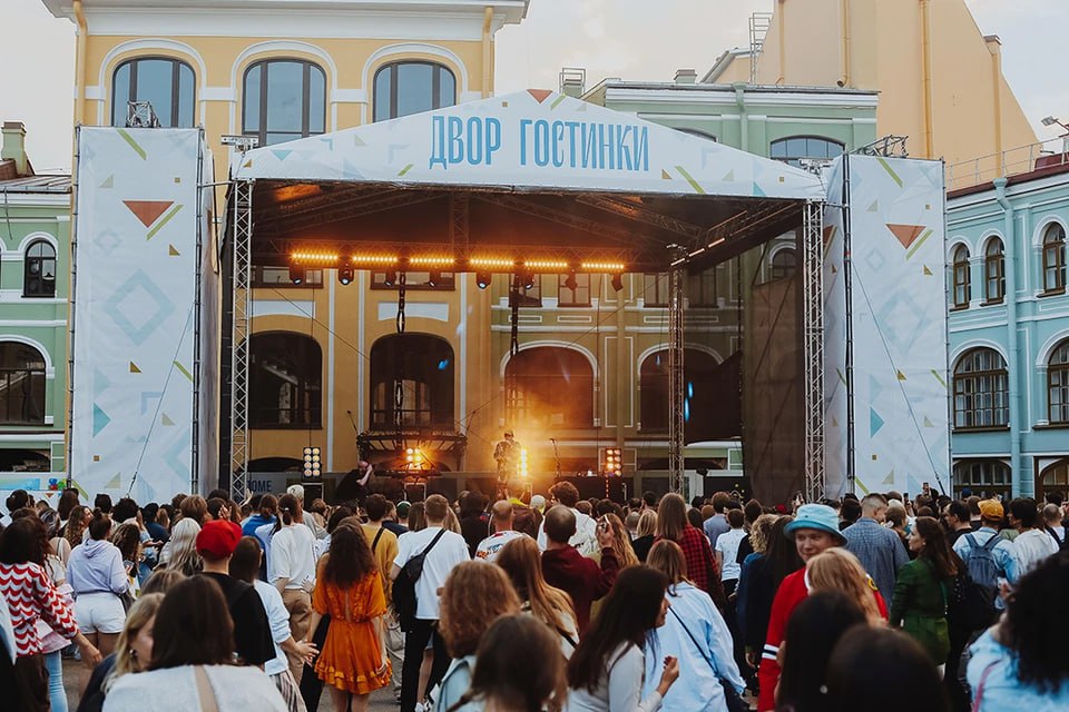 Власти Петербурга намерены снизить уровень шума в центре города  Рассматривается возможность переноса шумных мероприятий на другие площадки, например, в Кронштадт.