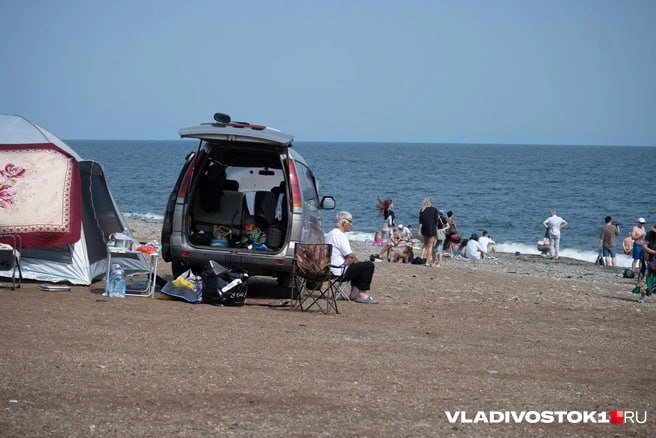 За парковку у воды в Приморье водителям автомобилей придется заплатить до 400 тысяч рублей. Жителям региона напомнили о штрафах за нарушение природоохранного законодательства. Рейды по пляжам Приморья совместно с административной комиссией проводит Роспотребнадзор. Размер штрафа за нарушение для граждан составит от 3 до 4,5 тысячи рублей, для организаций — от 200 до 400 тысяч рублей. Подписаться