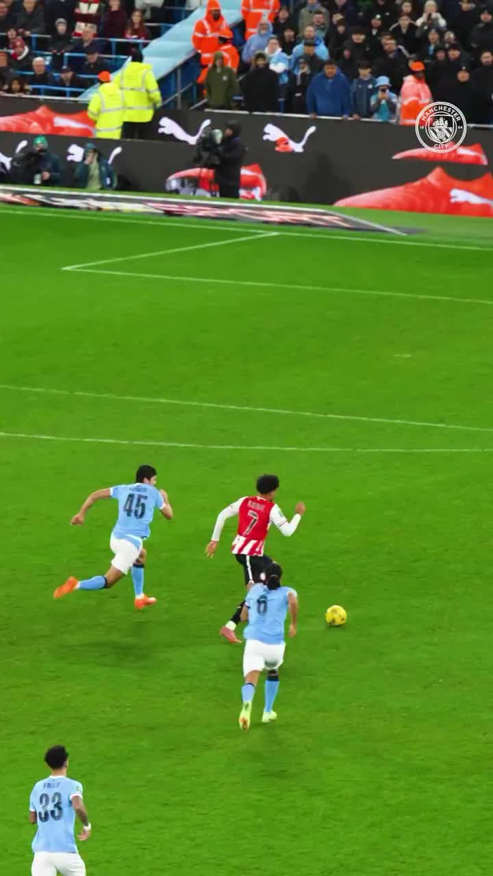 Ман Сити проходит в полуфинал Кубка лиги после победы над Брентфордом