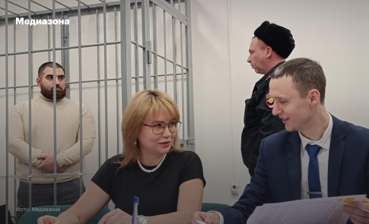 Арсену Маркаряну продлили арест на полгода Медиазона назвала политзаключённого блогером мизогином Следующее заседание по делам о реабилитации нацизма и оскорблении памяти защитников отечества совершённом с использованием интернета пройдёт 5 марта Второе обвинение Маркаряну предъявили в декабре Журналисты Медиазоны освещающие процесс обозначили обвиняемого за слова Маркаряна как блогера женоненависника Как думаете описывая суды над радикальными феминистками назовут ли их либеральные журналисты мужененависницами Задонатить через бота Patreon