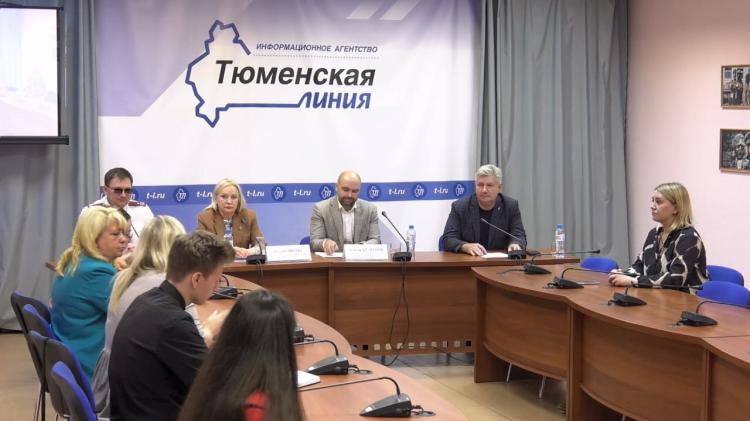 Центр поддержки системы цифровой маркировки "Честный знак" откроют в Тюменском технопарке в начале августа 2025 года  Инициатором выступила ТПП после запросов бизнеса.   Тюменская область вошла в число первых пяти пилотных регионов страны по созданию данных центров   "Штат центра прошел первую волну обучения. После того, как нас компания "Честный знак" обеспечит всей необходимой техникой, они пройдут еще одно обучение. Это серьезные специалисты, которые будут бесплатно консультировать всех предпринимателей по вопросу подключения к системе "Честный знак". Закон о маркировке нужно исполнять всем. Обязательная маркировка начиналась с легкой промышленности, на подходе уже и строительные, отделочные материалы. Нужно позаботиться о том, чтобы и они без проблем проходили маркировку товаров", - рассказала президент Союза "Торгово-промышленная палата Тюменской области" Ольга Езикеева на пресс-конференции в пресс-центре "Тюменской линии".   Система "Честный знак" - это большая помощь бизнесу в борьбе с недобросовестными конкурентами.   С 2019 года регионы страны поэтапно внедряют цифровую маркировку. На сегодня она обязательна для 31 товарной группы.