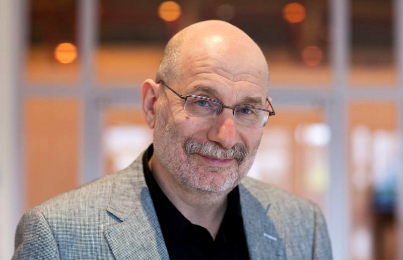 Суд признал писателя Бориса Акунина настоящее имя Григорий Чхартишвили виновным в уклонении от обязанностей налагаемых статусом иностранного агента и приговорил к 15 годам колонии заочно по второму уголовному делу передаёт корреспондент Интерфакса Ранее второй Западный окружной военный суд назначил писателю 14 лет по делу о публичном оправдании терроризма и содействии террористической деятельности Физическое лицо выполняющее функции иноагента в России внесён в перечень террористов и экстремистов Подписаться на Говорит Москва Telegram VK MAX