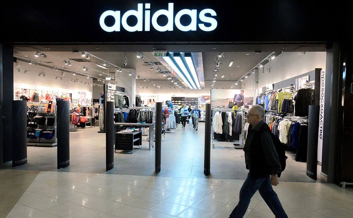 Adidas возвращается на российский рынок Компания снова зарегистрировала свой бренд в России и планирует возобновить производство и продажи одежды, обуви и других товаров. Напомним, в 2022 году Adidas приостановила работу магазинов в стране.