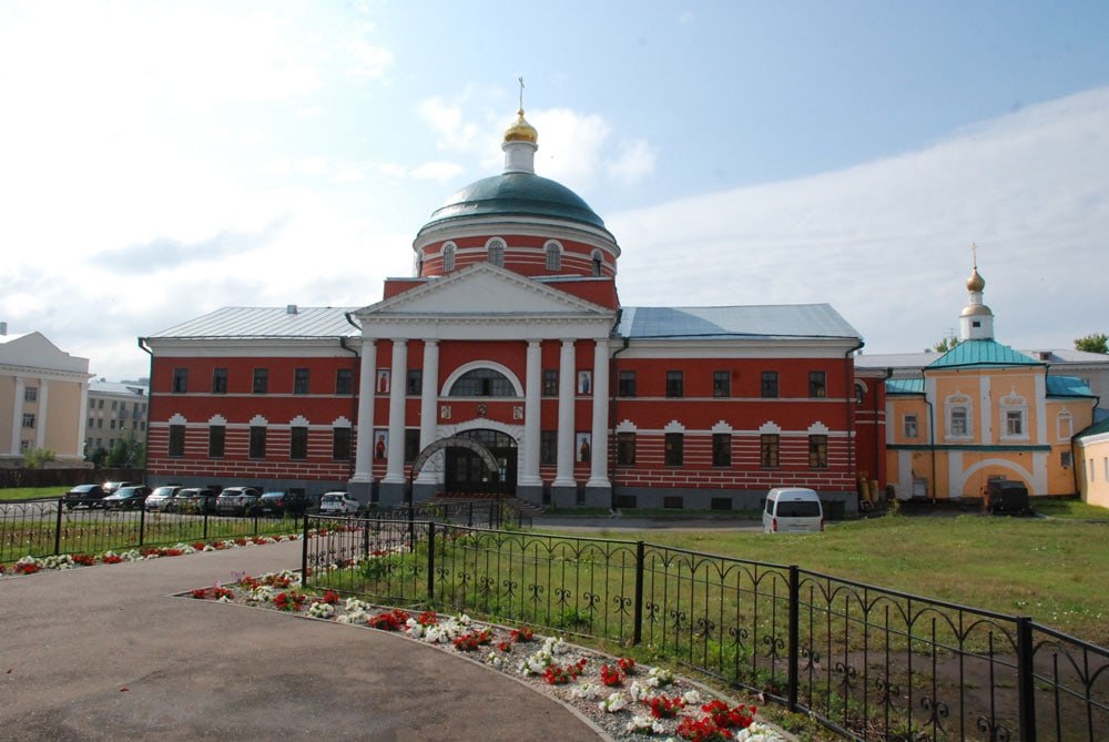 Казанский Богородицкий монастырь отреставрируют за 1 9 миллиарда рублей Специалисты уже провели противоаварийные работы а сейчас разрабатывают дизайн проект сообщил председатель Комитета по охране культурного наследия в Татарстане Иван Гущин Работы ведутся на деньги благотворителей Окончательная сумма реставрации может вырасти в ходе строительства Подписаться на Вечерку