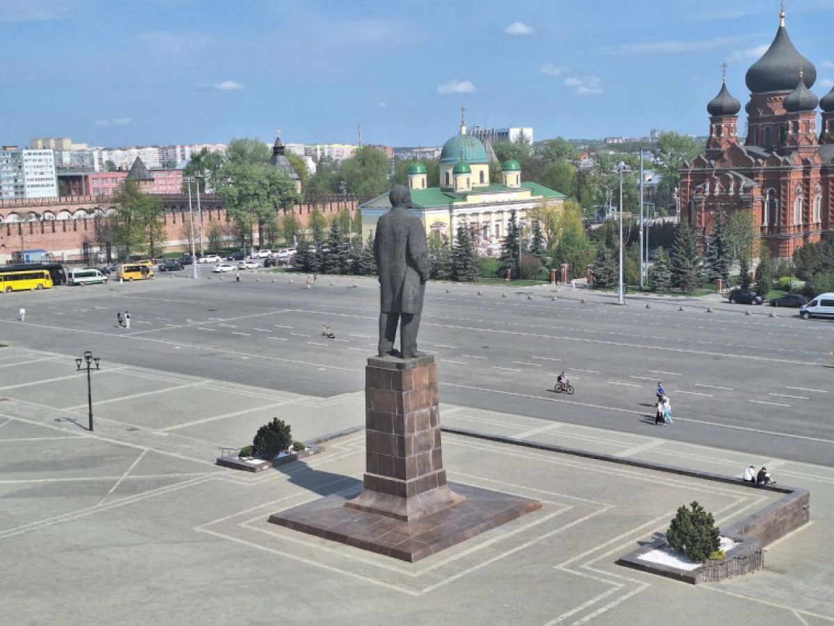 С понедельника в Туле перекроют парковку на площади Ленина  Ограничения будут действовать на период праздничных мероприятий, посвященных 80-летию Победы. Об этом рассказали в городском управлении по транспорту и дорожному хозяйству.  Подробнее   Подписаться