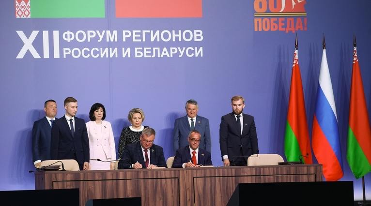 Москву и Брестскую область связывает многолетнее партнерство. На XII Форуме регионов России и Беларуси подписали соглашение о сотрудничестве между Московской городской Думой и Брестским областным Советом депутатов. Это важный шаг в продолжение уже сложившегося взаимодействия: нас связывает совместная работа, особенно по патриотическим программам. Наши брестские коллеги активно участвовали в реализации проекта «Города-герои – города героев». Также накануне Дня памяти и скорби на Гарнизонном кладбище Брестской крепости торжественно открыли мемориальную доску в честь москвичей – воинов, сражавшихся на белорусской земле в годы Великой Отечественной войны. Благодарю коллег из Брестского областного Совета депутатов за помощь в реализации этой инициативы!