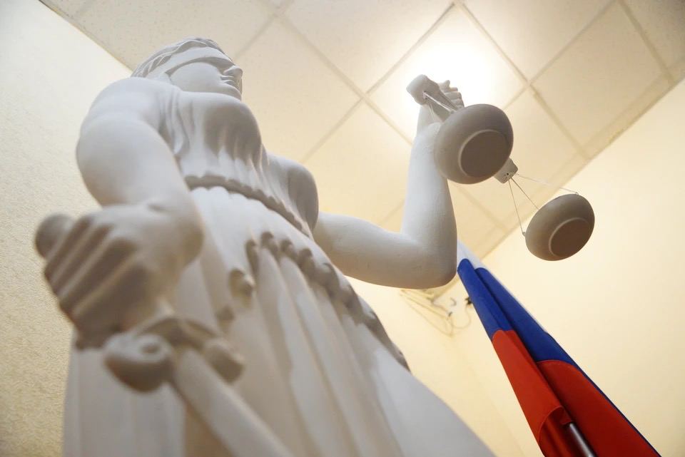 Мэрия Анапы подняла иск по делу о крушении танкеров до 670 млн рублей Анапа увеличила сумму требований в споре о ликвидации последствий разлива мазута у Керченского пролива На заседании арбитража власти озвучили новую цифру 670 млн рублей Суд взял паузу до 27 ноября администрации нужно уточнить документы по контрактам связанным с работами после ЧС Страховые компании уже заявили возражения ВСК не хочет компенсировать НДС по контрактам которые заключали не власти Анапы и считает необоснованными траты на спецтехнику её можно использовать и дальше Раньше мэрия требовала 545 9 млн рублей Ответчики судовладельцы танкеров Волгонефть 212 и Волгонефть 239 и компания фрахтователь Спор идёт за компенсацию расходов после аварии и разлива мазута kp kuban