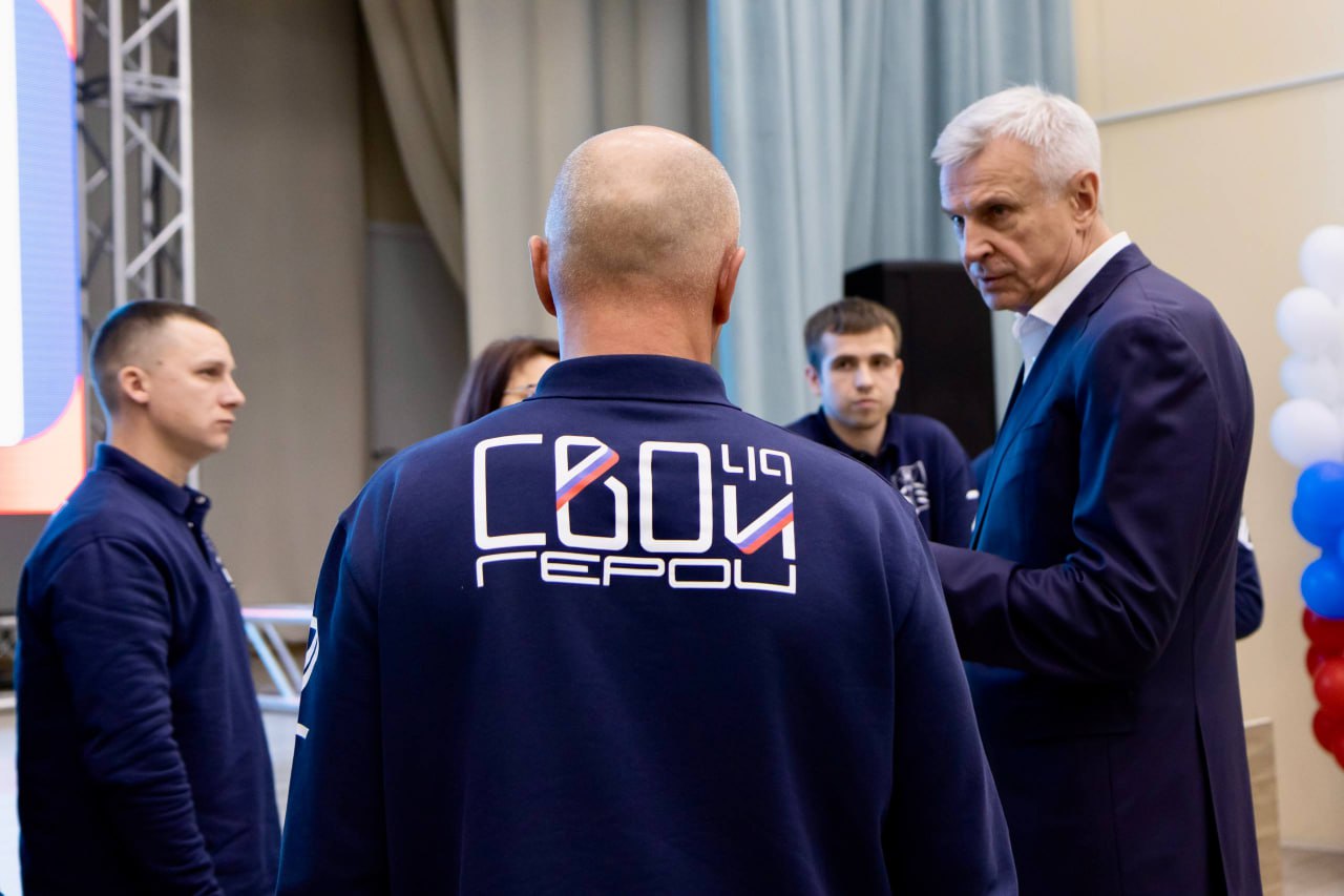 Глава Колымы Сергей Носов рассказал что участники региональной программы СВОи Герои49 начали работу с наставниками Каждый сам выбрал того у кого хотел бы перенять опыт Я стал наставником для Александра Капитан награжденный медалями Суворова и За заслуги перед Отечеством II степени стремится изучить направления государственной службы и внести свой вклад в развитие региона
