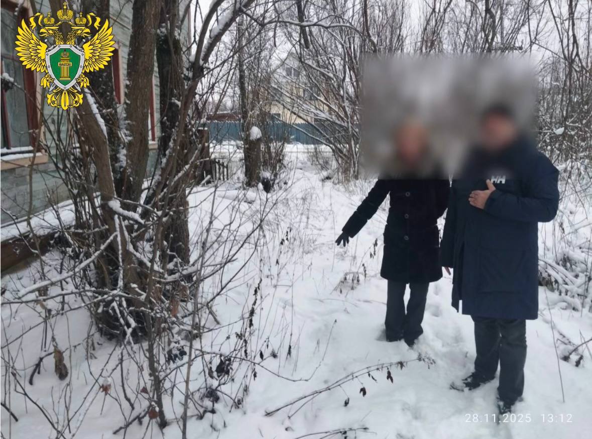 Жительница Приморского муниципального округа предстанет перед судом за незаконный оборот наркотических средств Прокуратура Архангельской области и автономного округа утвердила обвинительное заключение по уголовному делу в отношении 37 летней жительницы Приморского округа обвиняемой по ч 3 ст 30 п а г ч 4 ст 228 1 УК РФ покушение на незаконный сбыт наркотических средств с использованием информационно телекоммуникационной сети Интернет организованной группой в крупном размере ч 3 ст 30 ч 1 ст 228 1 УК РФ покушение на незаконный сбыт наркотических средств ч 1 ст 228 УК РФ незаконные приобретение хранение наркотических средств в значительном размере Обвиняемая являясь потребителем наркотических средств в марте 2025 года согласившись на предложение двух знакомых мужчин уголовные дела в отношении которых выделены в отдельное производство в связи с заключением контракта о прохождении военной службы вступила в состав организованной преступной группы осуществляющей незаконный сбыт наркотических средств Роль обвиняемой заключалась в совместном с иными лицами отыскании тайников с оптовыми партиями наркотических средств их фасовке и упаковке в розничные свертки Заработную плату обвиняемая получала в наркотических средствах Подробнее здесь   epp genproc gov ru ru proc 29 mass media news main e8372352