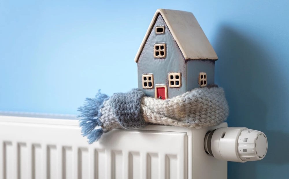 В Ташкенте объявлены даты запуска отопления По решению хокима города и данным метеорологической службы отопление в социальных объектах сады школы больницы включат с 3 ноября 2025 года в жилых домах с 5 ноября 2025 года Если при подключении отопления в вашем доме или учреждении появятся неполадки утечки холодные батареи или вы заметите ненадлежащее исполнение работ со стороны теплоснабжающих служб сообщите об этом по номерам 1055 71 210 01 87 или через официальные страницы городских служб в соцсетях Остерегайтесь фейков Это единственный официальный канал NovostiUZ Подпишитесь чтобы получать достоверные новости и актуальные курсы валют Вы с Telegram Premium Поддержите нас одним нажатием Ссылка на пост telegram me NovostiUZ 59054