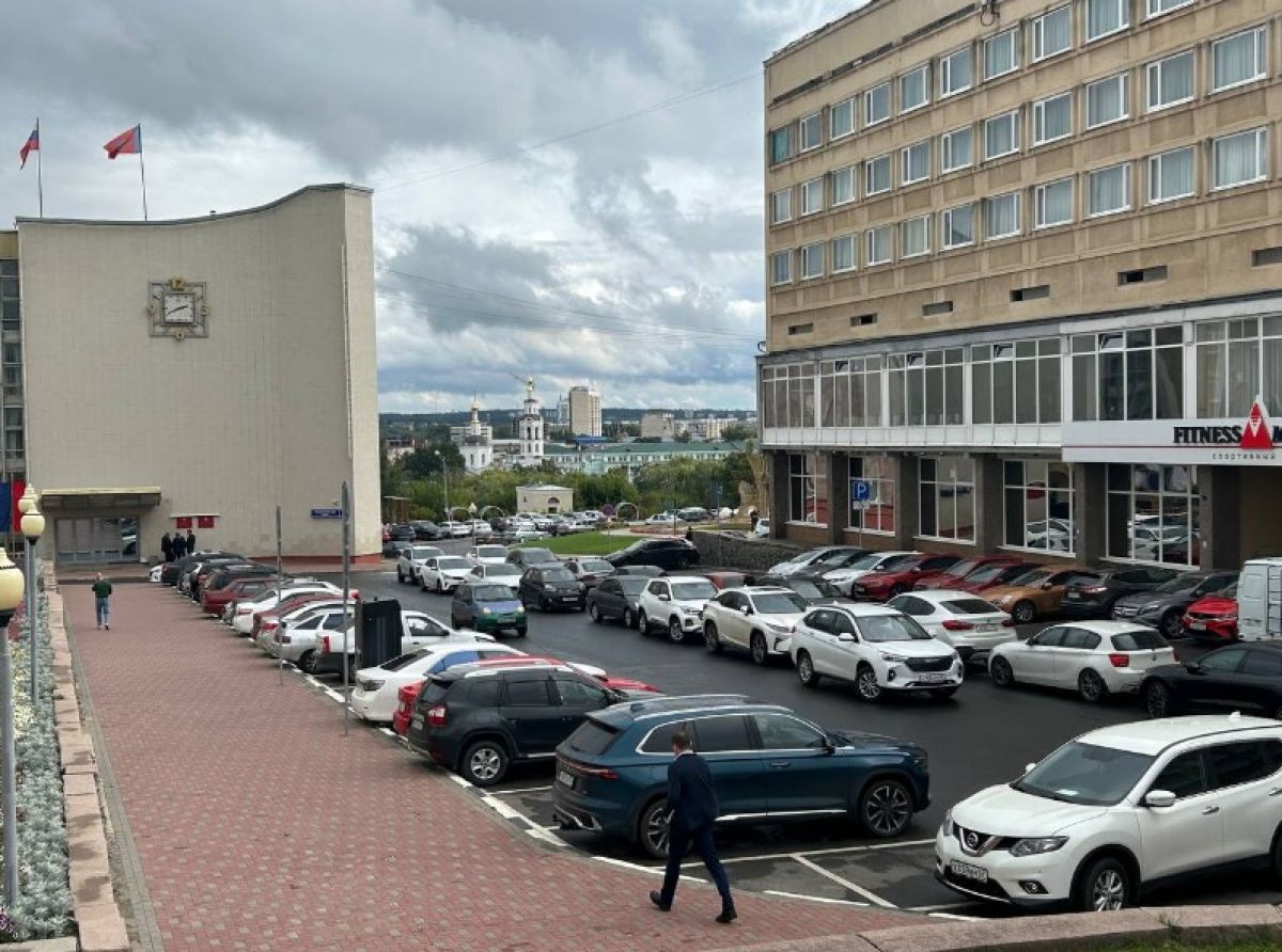 Орловским депутатам дали два часа на выборы мэра   newsorel ru fn 1746493 html Завтра 31 октября городским депутатам предстоит выбрать кто должен быть мэром Орла Юрий Парахин или Владимир Лагутин На поиски ответа у народных избранников есть всего два часа с 10 10 до 12 10   Прислать новость Подписаться