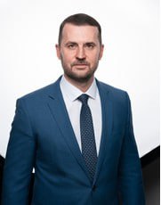 Депутат Законодательной Думы Хабаровского края Сергей Зюбр отправится на СВО в составе добровольческого формирования Барс 8 Исполнять обязанности по руководству фракцией ЛДПР в краевом парламенте временно будет Александр Жорник