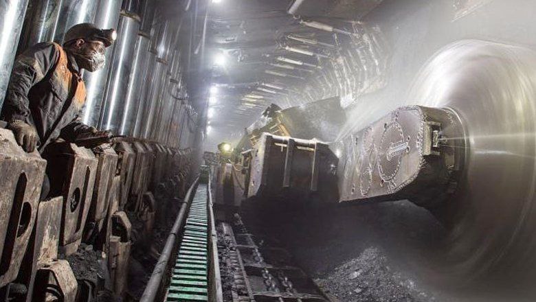Более 500 человек уволились с шахты Спиридоновская в Кузбассе, в которой задерживали зарплату. Общая задолженность перед шахтерами составляет 193,4 млн рублей.