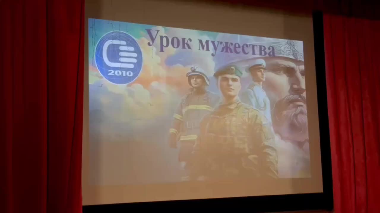 Уроки мужества: военнослужащие делятся опытом с молодежью в школах России