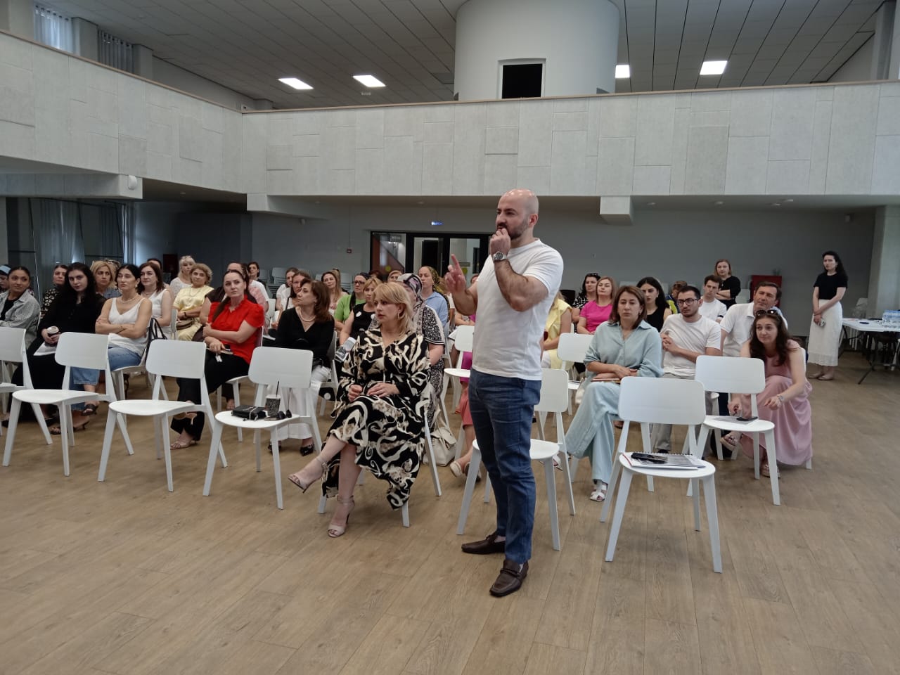 В Нальчике обсудили защиту прав ребёнка  В Нальчике состоялась встреча Уполномоченного по правам ребенка в КБР Амины Бадраковой с представителями КДН, органов опеки и комплексных центров социального обслуживания населения со всех районов республики, сообщает корреспондент РИА «Кабардино-Балкария».  В рамках встречи состоялась презентация специального доклада по итогам Всероссийской инспекции системы профилактики социального сиротства  ВИСП , в ходе которой были обсуждены вопросы обоснованности нахождения детей в учреждениях, сопровождения алко- и нарко-зависимых родителей в целях профилактики социального сиротства и многое другое.    Подробнее здесь