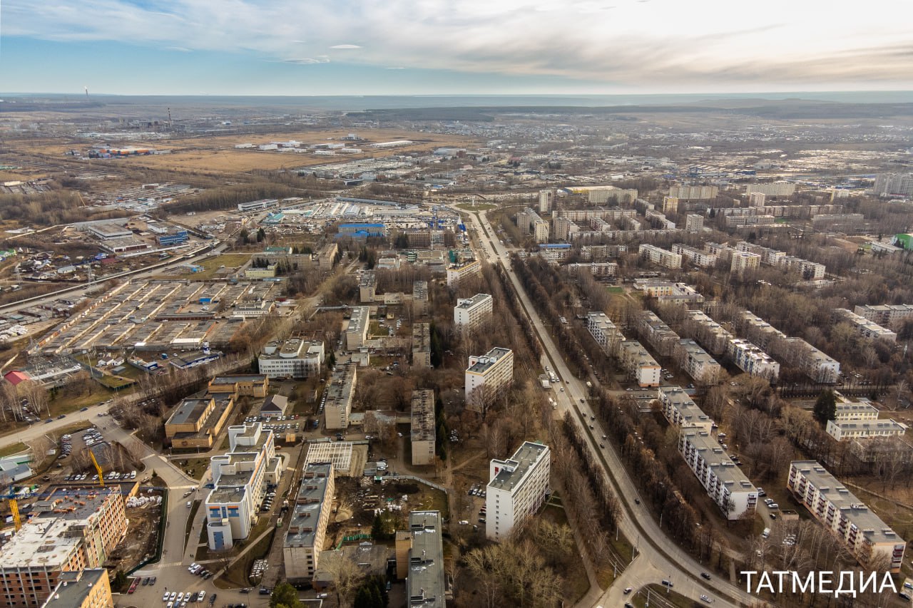 В Нижнекамске планируется создание логистического городка  Институт пространственного планирования РТ предложил в рамках развития Камской агломерации построить логистический комплекс и высокоскоростную железнодорожную магистраль в Нижнекамске.  Глава города Рамиль Муллин отметил, что ведутся переговоры с потенциальными партнерами, включая монополистов и другие компании, для реализации проектов, касающихся железнодорожных и водных перевозок.  Одним из обсуждаемых проектов является создание высокоскоростной железнодорожной магистрали, которая соединит Казанскую агломерацию с Камской, а также обеспечит доступность железнодорожного транспорта до аэропорта «Бегишево».