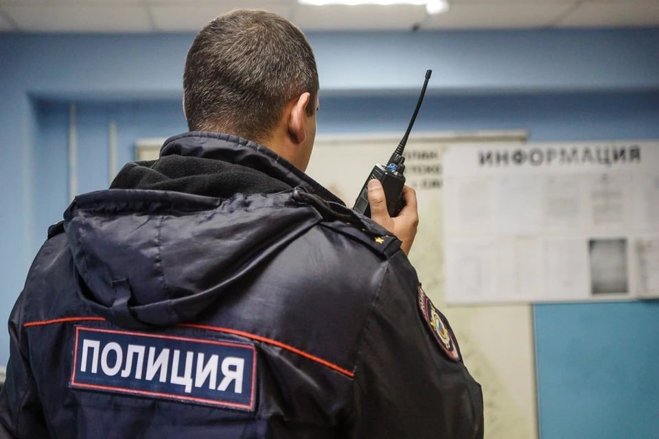 В Самаре женщину будут судить за регистрацию пяти иностранцев в своей квартире Как сообщили в ГУ МВД по Самарской области, женщина заранее договорилась с иностранными гражданами, что в ее квартире они жить на самом деле не будут. При подаче документов самарчанку предупреждали об ответственности, но она все равно пошла на это. Сотрудники полиции задержали местную жительницу. Она призналась, что получила за свои услуги денежное вознаграждение в размере двух тысяч рублей. На женщину завели уголовное дело о фиктивной регистрации иностранцев.
