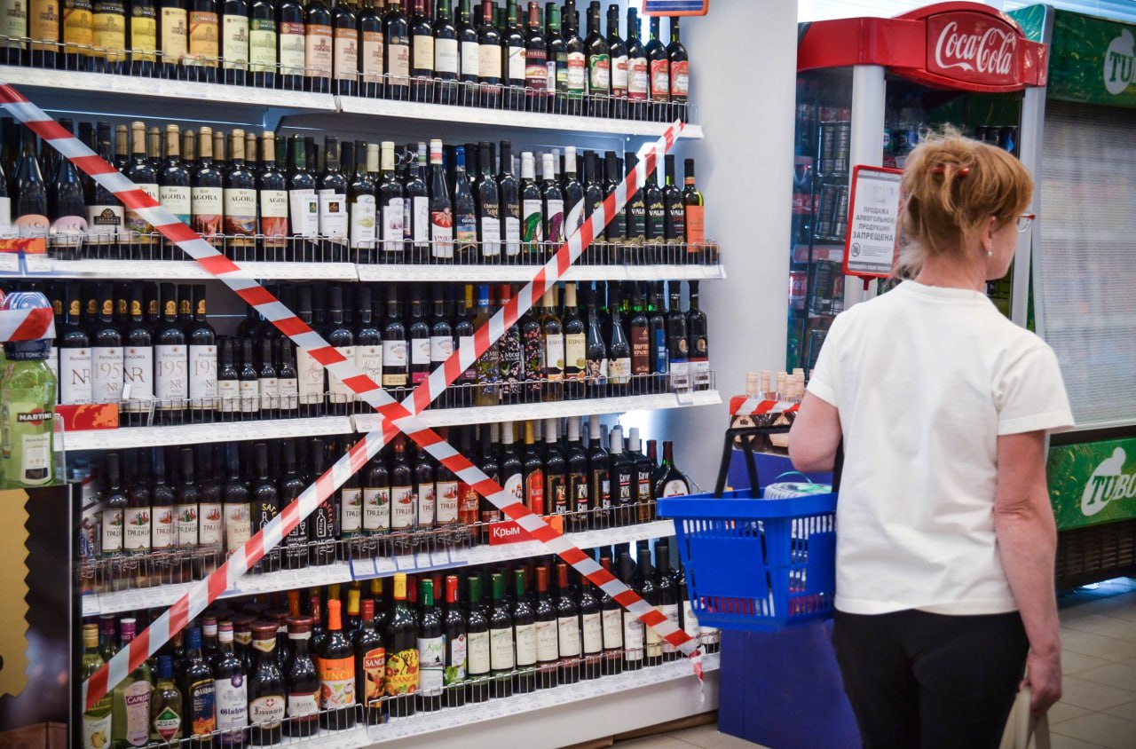 В Архангельской области назвали дни, когда будет ограничена продажа алкоголя В Архангельской области определены дни ограничения продажи алкоголя в связи с проведением последних звонков и выпускных в школах. Напомним, что в эти дни действует запрет на реализацию алкоголя в магазинах, за исключением времени с 10 до 13 часов.