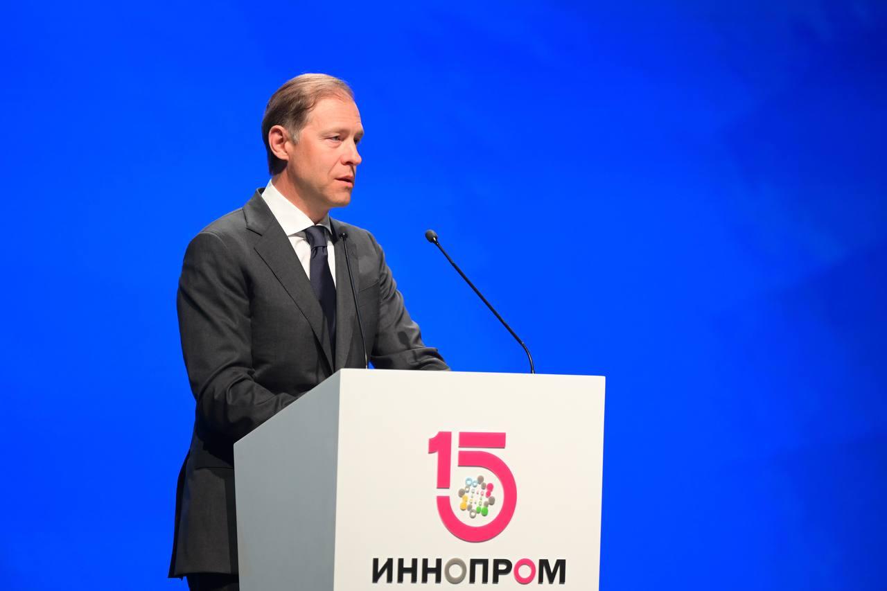 Свердловская область укрепила позиции в рейтинге эффективности реализации промышленной политики в субъектах Российской Федерации, поднявшись на три пункта — на 6-е место Итоги представлены на коллегии Минпромторга России под председательством первого вице-премьера России Дениса Мантурова на полях Международной промышленной выставки ИННОПРОМ-2025. «Благодарю всех коллег — промышленников, министерства, рабочие коллективы — за проделанную работу. Молодцы! Перед нами стоит еще много задач, поэтому вперед — к трудовым победам», — отметил глава Свердловской области Денис Паслер. департамент информационной политики Свердловской области Подписаться на «ОГ» Прислать новость Поддержать канал