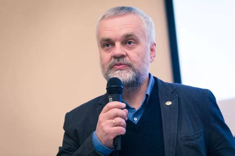 Писатель Алексей Варламов станет автором текста Тотального диктанта 2026 На традиционном марафоне всемирной просветительской акции он приоткрыл тайну своего нового сочинения Текст будет касаться личности Александра Сергеевича Пушкина По словам писателя в судьбе поэта есть всё ещё неразгаданная страница это детство Ему и будет посвящен текст диктанта Главное здесь Подписывайтесь