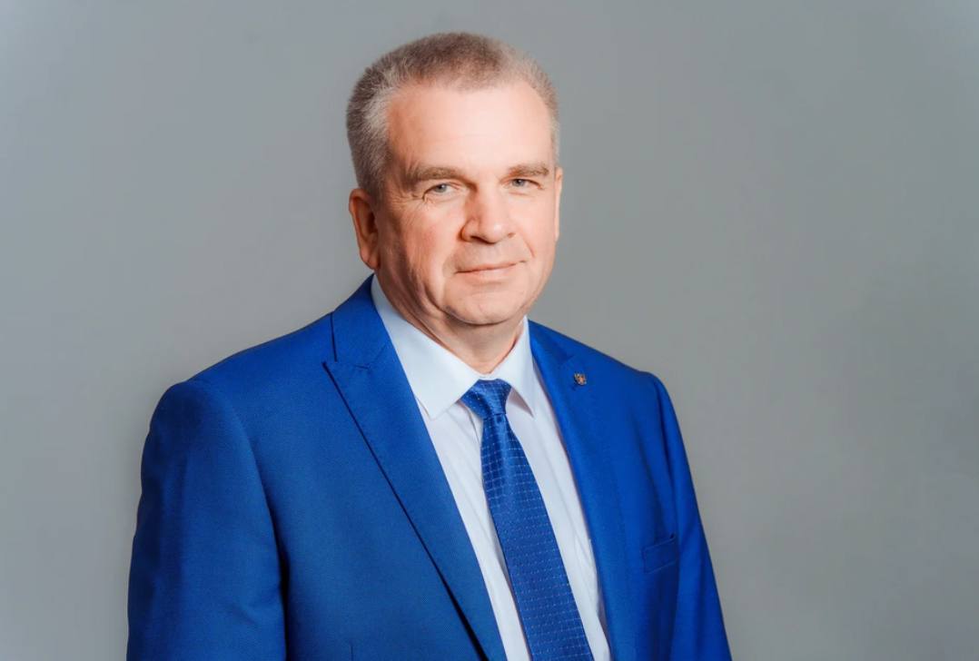 Олег Выдумлев из Рыбинска возглавил самарское предприятие ОДК Кузнецов Новый руководитель родом из города Рыбинска Ярославской области До 2009 года он был военным а после этого работал в корпорации на руководящих должностях Олег Выдумлев глубоко знает двигателестроение и продолжит решать задачи по модернизации обеспечению высоких темпов производства и расширению линейки газотурбинных и ракетных двигателей сказал гендиректор предприятия Александр Грачев До этого завод с 2019 года возглавлял Алексей Соболев он теперь будет работать замгендиректора корпорации и заниматься операционной эффективностью Фото ПАО ОДК Кузнецов Подпишись на truekpru63