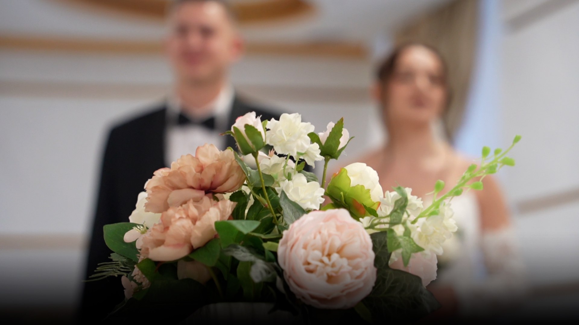 В красивую зеркальную дату 38 тульских пар решили связать себя узами брака 25 декабря 38 тульских пар решили связать себя узами брака Интерес к таким дням остается высоким В преддверии Нового года молодоженов поздравили Дед Мороз и Снегурочка Смотреть видео